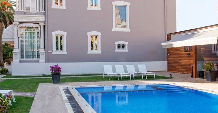 Casa Vincke, un hotel amb piscina a Palamós