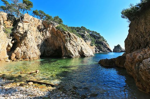 Caminos de ronda e historias de piratas en la Costa Brava